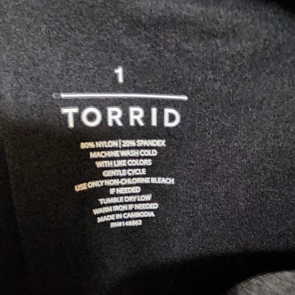Torrid black full-length ruched front liquid leggings sizes 1 & 2 - Picture 5 of 10